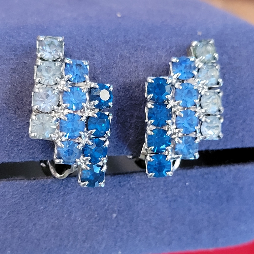 Vintage Blue Rhinestone Clip-On Earrings ~ MCM-1960's ~ Pretty & Sparkly! - Picture 12 of 12